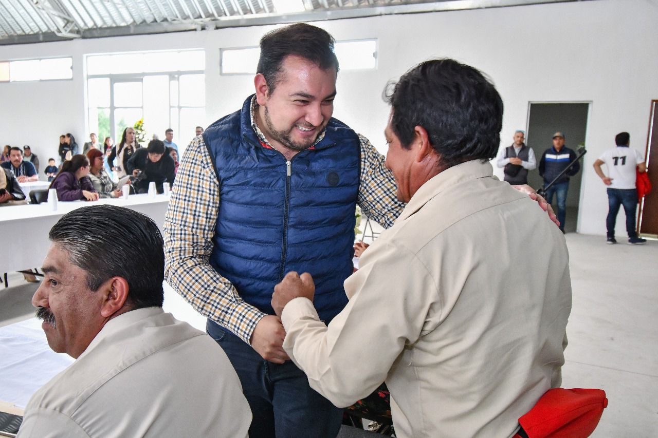 Cumple Salvador Santos Cedillo con el pueblo de Benito Juárez y le entrega un auditorio